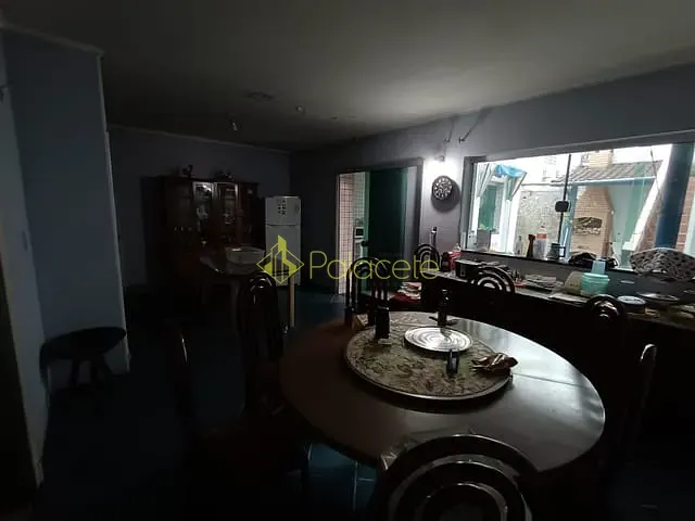 Casa com 245m², à venda ou para alugar, no bairro Centro em Pindamonhangaba