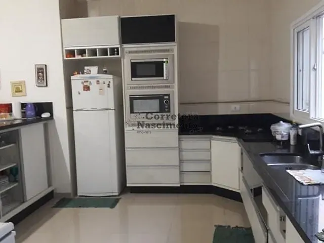 Casa com 500m² 4 quartos e 3 banheiros, à venda, no bairro Villa Branca em Jacareí