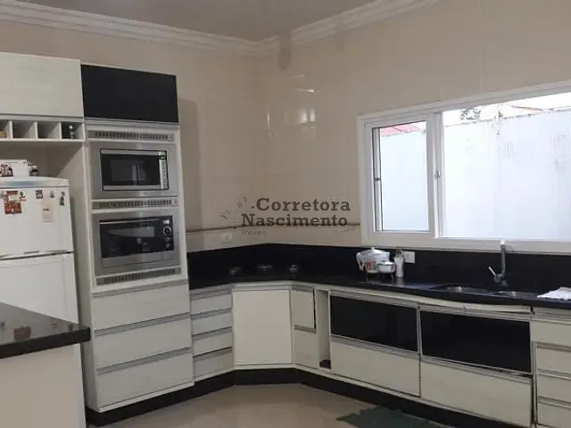 Casa com 500m² 4 quartos e 3 banheiros, à venda, no bairro Villa Branca em Jacareí