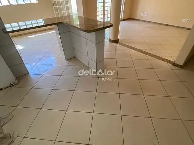 Casa com 452m² 3 quartos e 4 banheiros, à venda, no bairro Heliópolis em Belo Horizonte