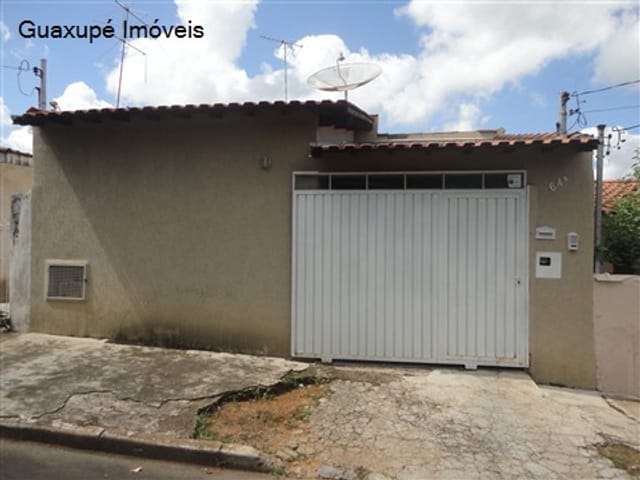 Foto do Casa - Casa c/ : 2 dorms ( 1 suíte ), 3 banheiros, sala de tv, copa, cozinha, lavanderia, despensa, quintal. | Guaxupé Imóveis Ltda