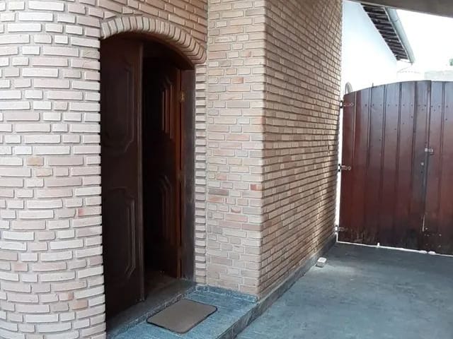 Casa com 250m² 4 quartos e 2 banheiros, à venda, no bairro Jardim Independência em Taubaté