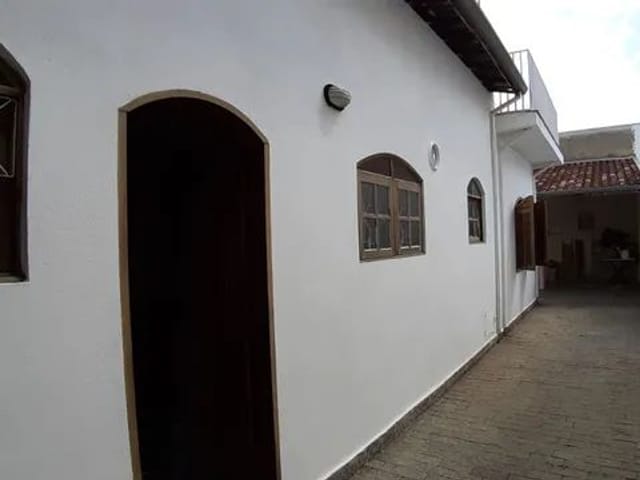 Casa com 250m² 4 quartos e 2 banheiros, à venda, no bairro Jardim Independência em Taubaté