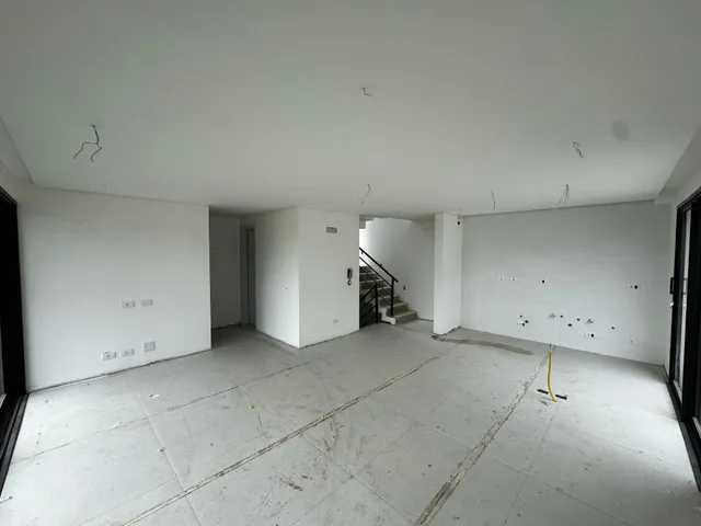 Sobrado com 199m² 3 quartos e 3 banheiros, à venda, no bairro São Braz em Curitiba