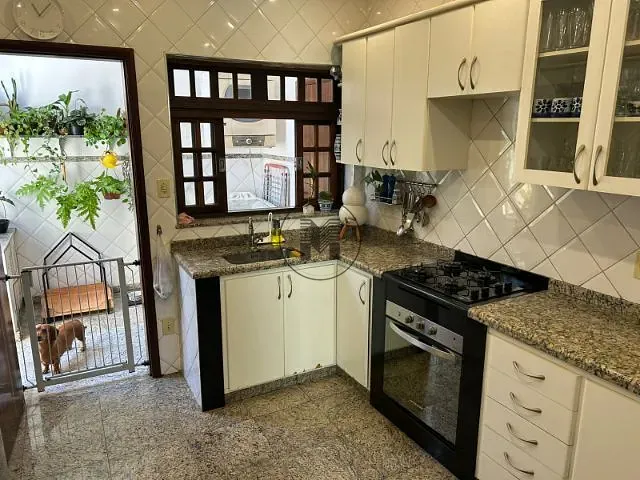 Casa com 300m² 4 quartos e 2 banheiros, para alugar, no bairro Vila Paraíba em Guaratinguetá