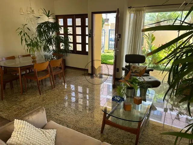 Casa com 300m² 4 quartos e 2 banheiros, para alugar, no bairro Vila Paraíba em Guaratinguetá