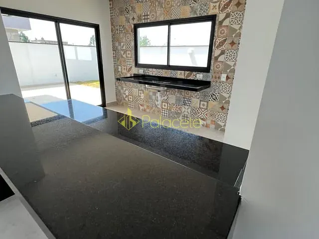 Casa com 300m² 3 quartos e 2 banheiros, à venda, no bairro Bairro do Grama em Caçapava