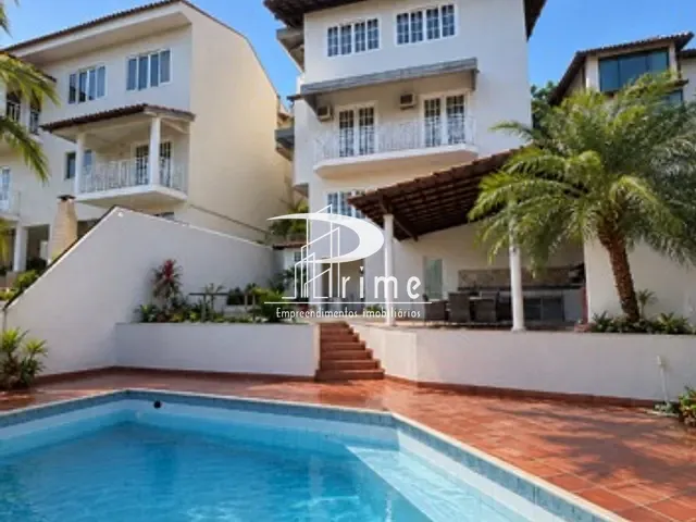 Casa com 750m² 5 quartos e 2 banheiros, à venda, no bairro Itaipu em Niterói