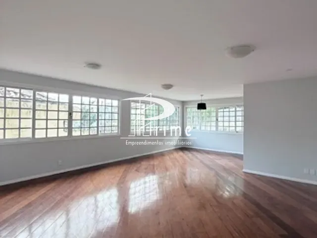 Casa com 750m² 5 quartos e 2 banheiros, à venda, no bairro Itaipu em Niterói