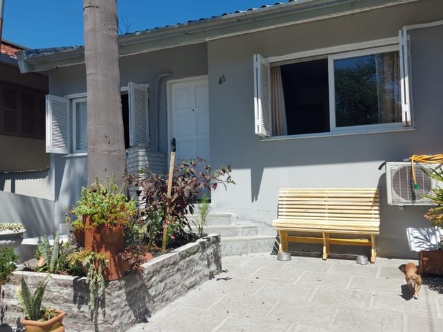 Casa 3 quartos e 1 banheiro, à venda, no bairro Santa Catarina em Caxias do Sul