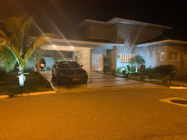 Casa com 790m² 4 quartos e 3 banheiros, à venda, no bairro Condominio Residencial Real Ville em Pindamonhangaba