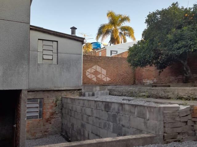 Casa 6 quartos e 2 banheiros, à venda, no bairro Santa Catarina em Caxias do Sul