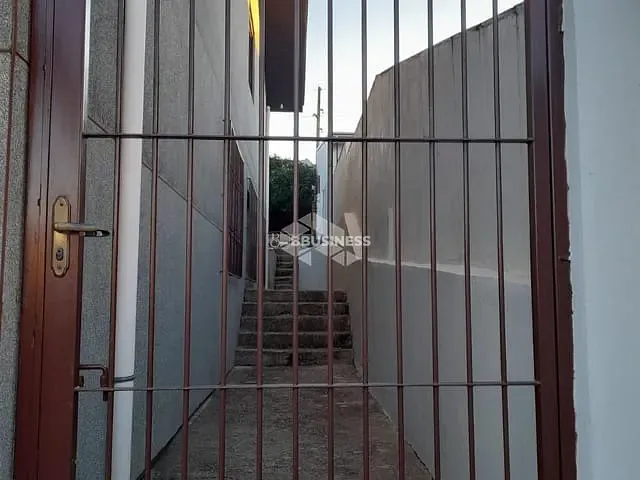 Casa 6 quartos e 2 banheiros, à venda, no bairro Santa Catarina em Caxias do Sul
