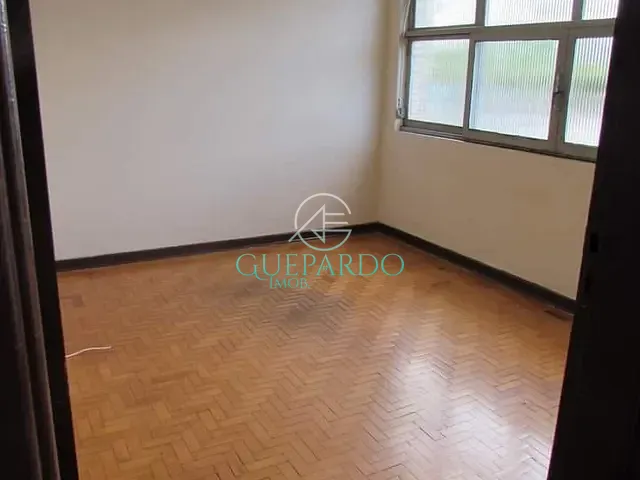 Casa com 575m² 4 quartos e 1 banheiro, à venda, no bairro Aparecida em Londrina