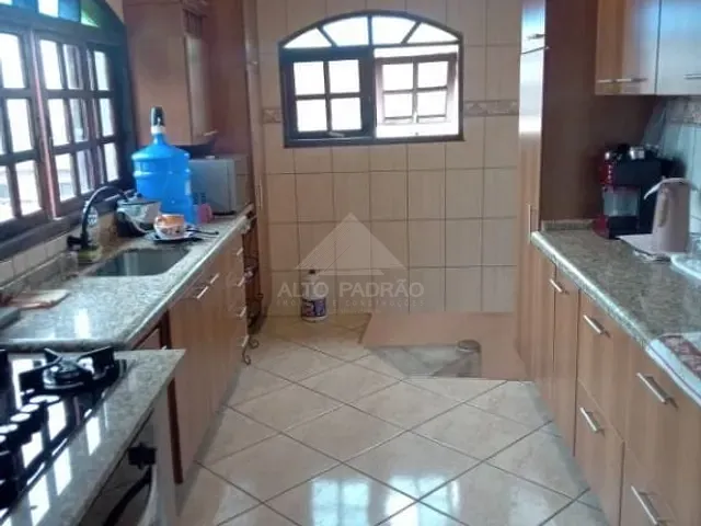 Casa com 260m² 6 quartos e 2 banheiros, à venda, no bairro Jardim Santa Lídia em Mauá