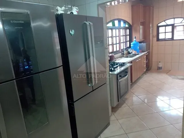 Casa com 260m² 6 quartos e 2 banheiros, à venda, no bairro Jardim Santa Lídia em Mauá