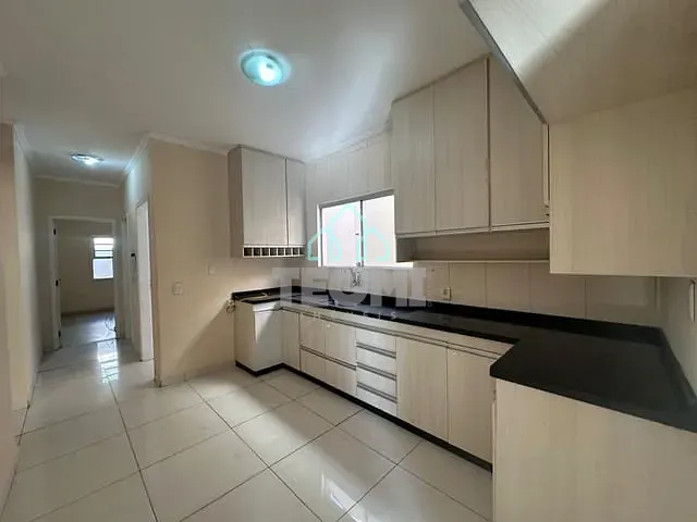 Casa 3 quartos e 1 banheiro, à venda, no bairro Jardim Ana Rosa em Taubaté