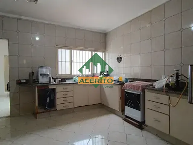 Casa com 440m² 3 quartos e 3 banheiros, à venda, no bairro Centro em Araçatuba