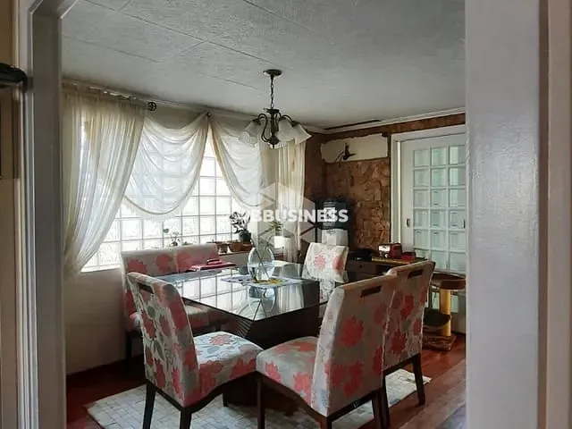 Casa 4 quartos e 2 banheiros, à venda, no bairro Pio X em Caxias do Sul
