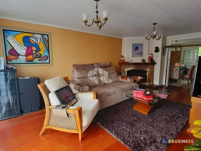 Casa 4 quartos e 2 banheiros, à venda, no bairro Pio X em Caxias do Sul