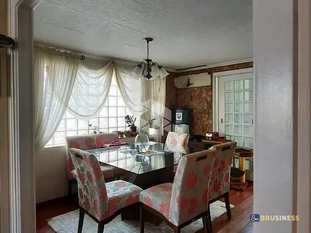 Casa 4 quartos e 2 banheiros, à venda, no bairro Pio X em Caxias do Sul