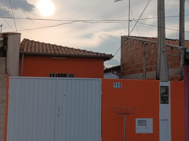 Casa com 150m² 2 quartos e 1 banheiro, à venda, no bairro Residencial e Comercial Laerte Asumpção em Pindamonhangaba