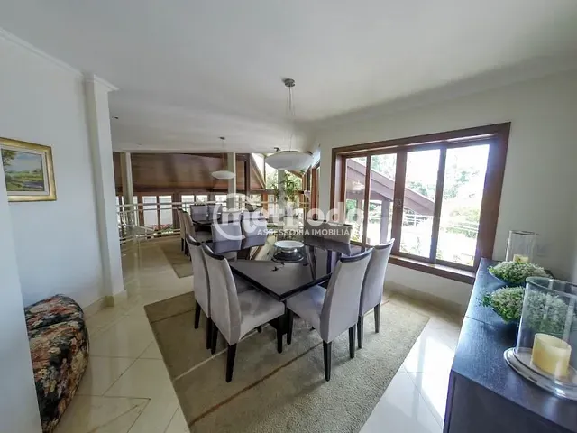 Casa com 1700m² 4 quartos e 8 banheiros, à venda, no bairro Vila Hollândia em Campinas