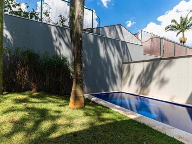 Casa com 525m² 4 quartos e 5 banheiros, à venda, no bairro Chácara Santo Antônio em São Paulo