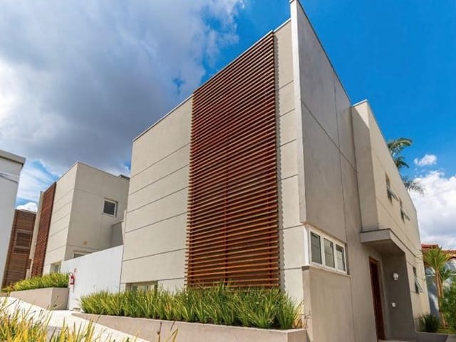 Casa com 525m² 4 quartos e 5 banheiros, à venda, no bairro Chácara Santo Antônio em São Paulo