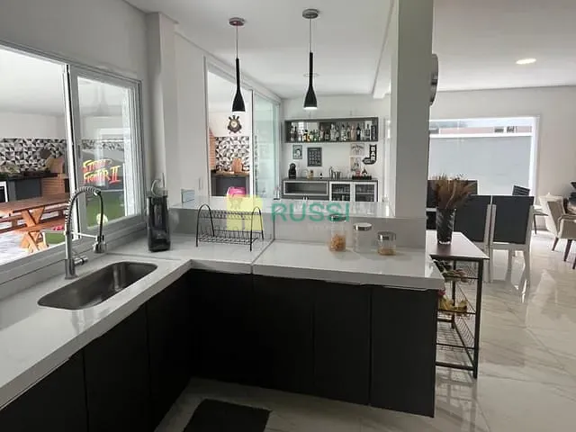 Casa 3 quartos e 5 banheiros, à venda, no bairro Condomínio Terras do Vale em Caçapava