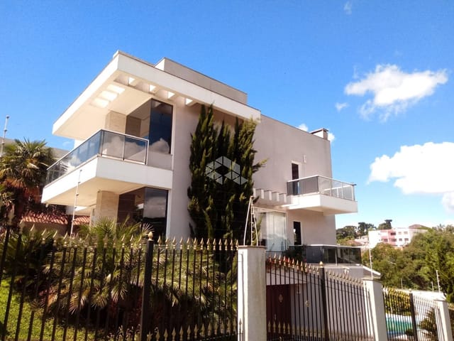 Casa com 600m² 4 quartos e 4 banheiros, à venda, no bairro Ana Rech em Caxias do Sul