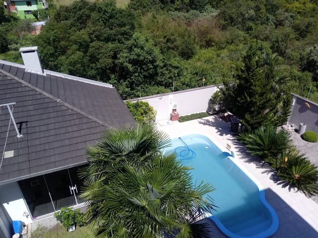 Casa com 600m² 4 quartos e 4 banheiros, à venda, no bairro Ana Rech em Caxias do Sul