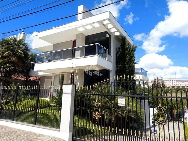 Casa com 600m² 4 quartos e 4 banheiros, à venda, no bairro Ana Rech em Caxias do Sul