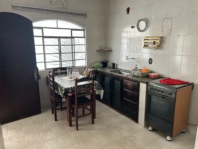 Casa com 250m² 3 quartos e 3 banheiros, à venda, no bairro Jardim do Vale em Guaratinguetá