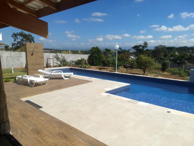 Casa com 2000m² 2 quartos e 2 banheiros, à venda, no bairro Cataguá em Taubaté