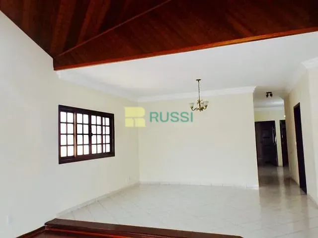 Casa 4 quartos e 3 banheiros, para alugar, no bairro Jardim das Colinas em São José dos Campos