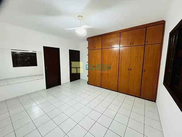 Casa 4 quartos e 3 banheiros, para alugar, no bairro Jardim das Colinas em São José dos Campos