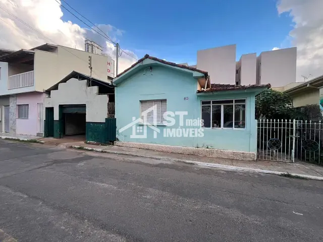 Casa 4 quartos e 1 banheiro, à venda, no bairro Centro em Andradas