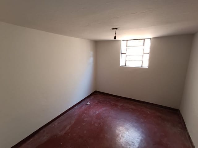 Foto do Casa - Casa com 2 dormitórios para alugar, 48 m² por R$ 456,94 - Centro - Uberaba/MG | ZUCATO IMOBILIARIA LTDA