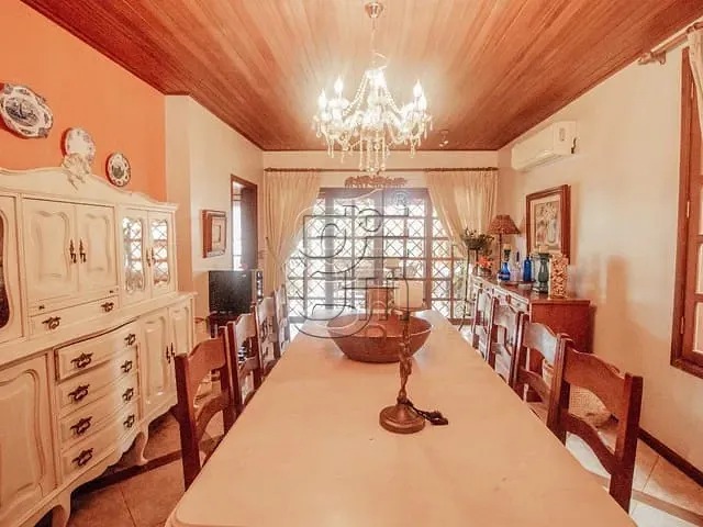 Casa com 747m² 5 quartos e 7 banheiros, à venda, no bairro Tucano em Londrina