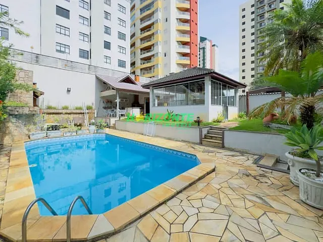 Casa 4 quartos e 6 banheiros, para alugar, no bairro Parque Residencial Aquarius em São José dos Campos