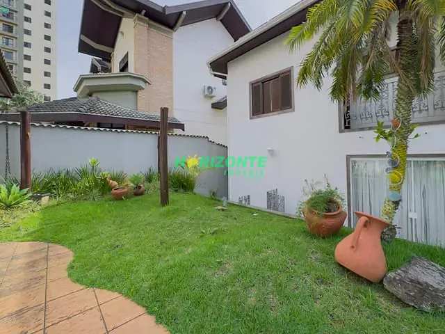 Casa 4 quartos e 6 banheiros, para alugar, no bairro Parque Residencial Aquarius em São José dos Campos