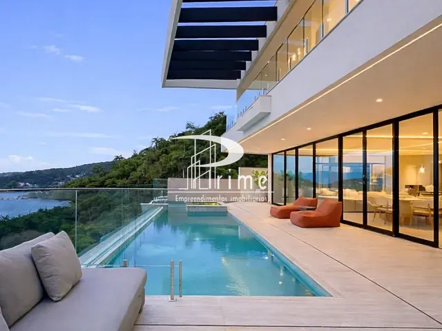 Casa 4 quartos e 6 banheiros, à venda, no bairro Charitas em Niterói