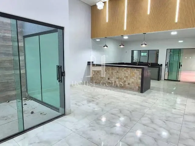Casa com 360m² 4 quartos e 4 banheiros, à venda, no bairro Vila Brasília em Aparecida de Goiânia