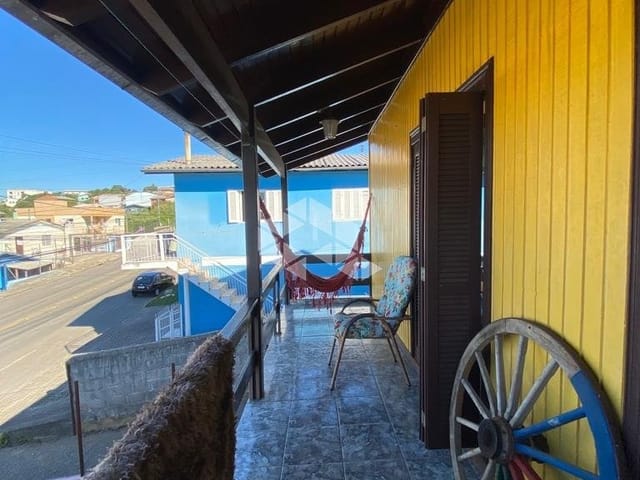 Casa 4 quartos e 2 banheiros, à venda, no bairro Santo Antônio em Caxias do Sul