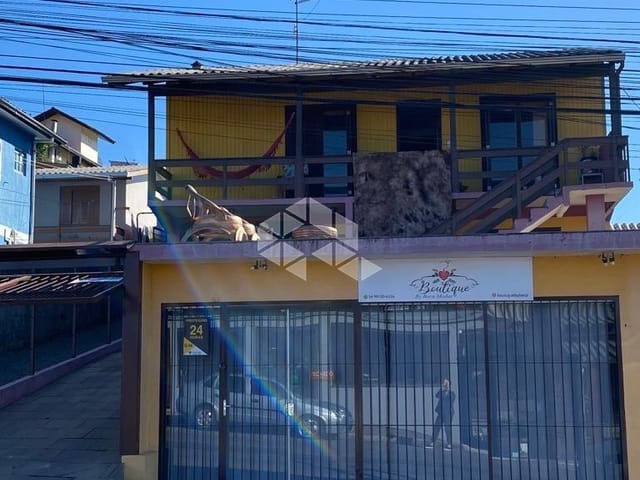 Casa 4 quartos e 2 banheiros, à venda, no bairro Santo Antônio em Caxias do Sul