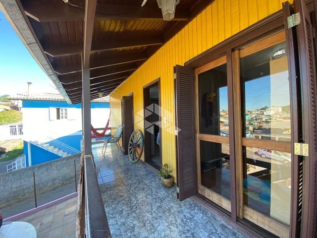 Casa 4 quartos e 2 banheiros, à venda, no bairro Santo Antônio em Caxias do Sul