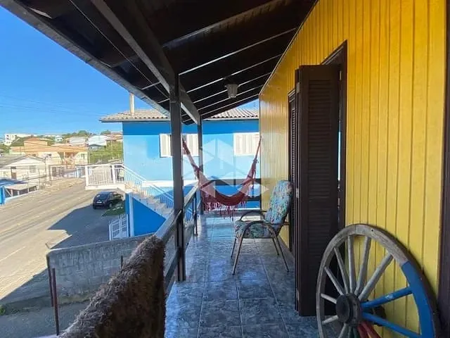 Casa 4 quartos e 2 banheiros, à venda, no bairro Santo Antônio em Caxias do Sul