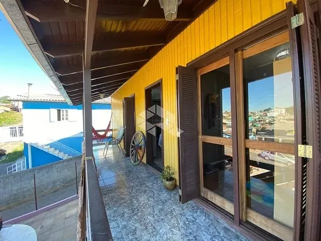 Casa 4 quartos e 2 banheiros, à venda, no bairro Santo Antônio em Caxias do Sul