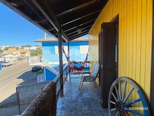 Casa 4 quartos e 2 banheiros, à venda, no bairro Santo Antônio em Caxias do Sul